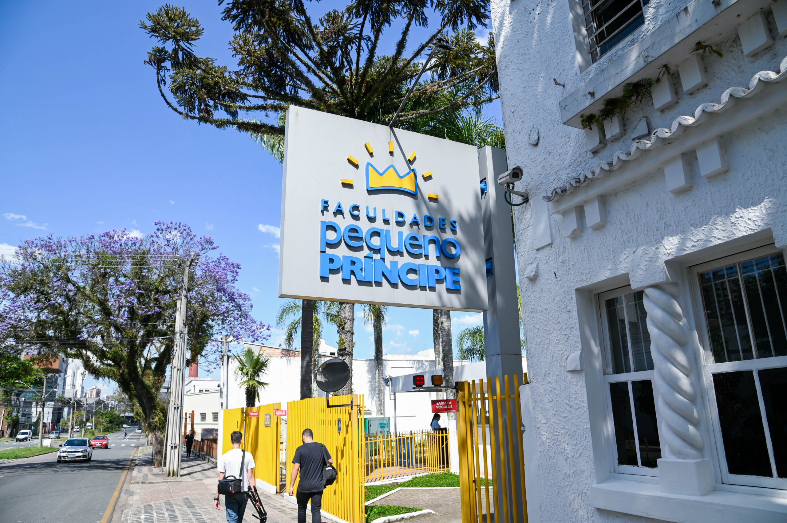 A faculdade tem estacionamento para alunos?